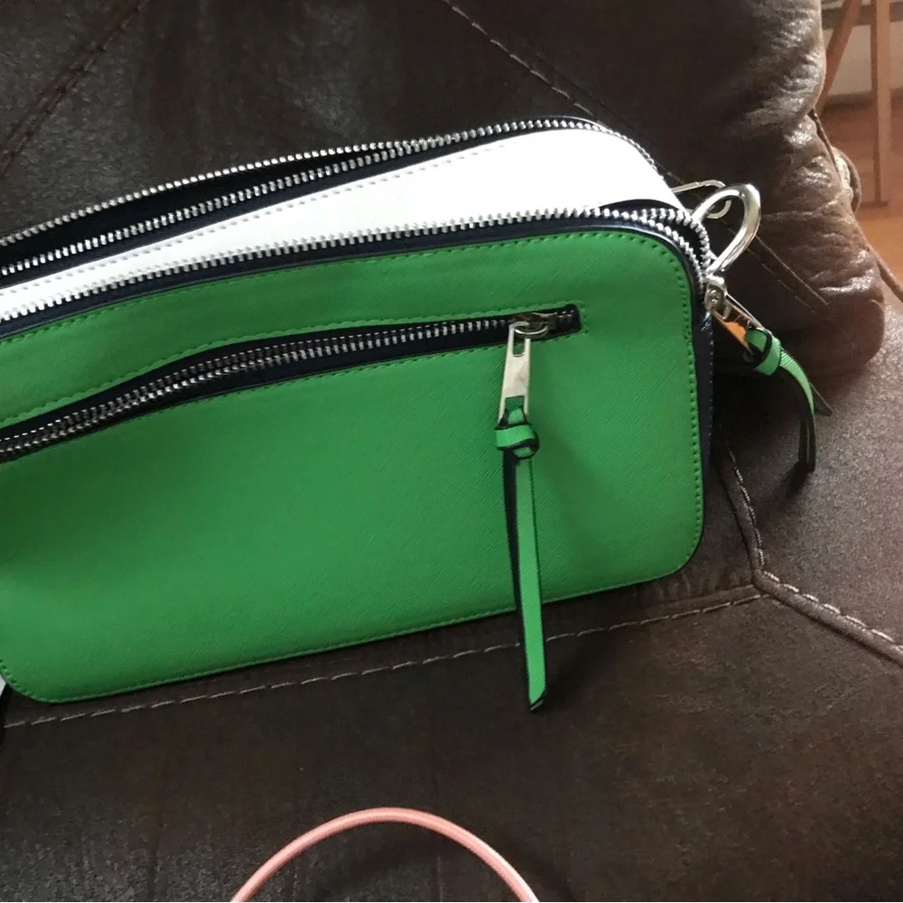 New bag with silver and green strap - Picture 5 of 5